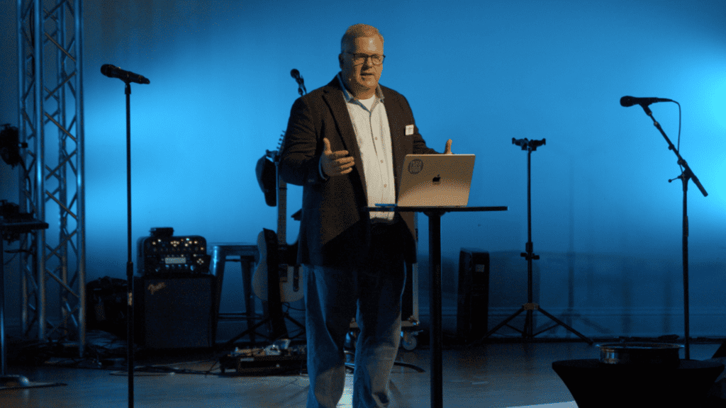 Rev. Robert Mercer teaches in Modern Worship
